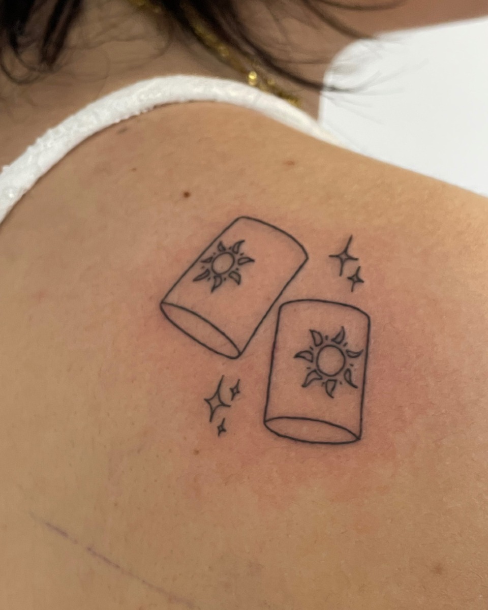 Tatuaje minimalista de líneas finas realizado en Bendito Querer Tenerife