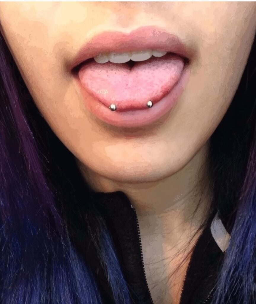 ¿Por qué no recomendamos el piercing en la punta de la lengua (snake eyes) o surface linguales?