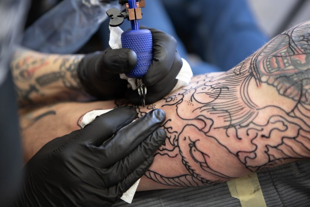 Qué ocurre con la tinta cuando te tatúas